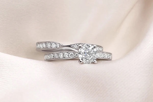 Engagement rings London